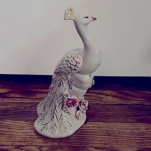 VINTAGE FIGURINE/STATUETTE OF A PEACOCK